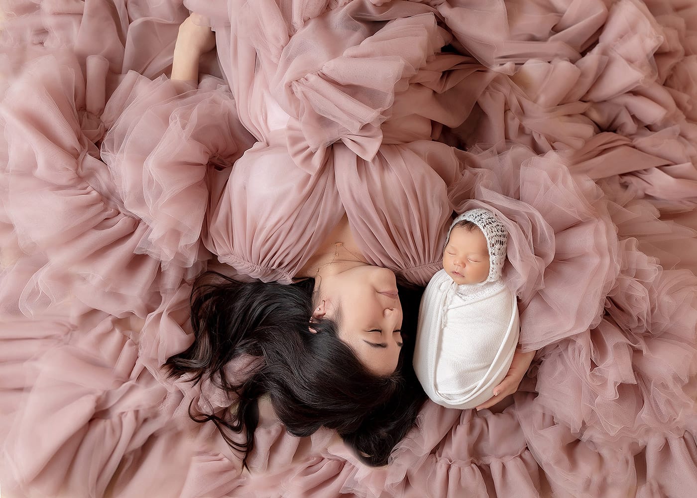 newborn photographers oak forest tx